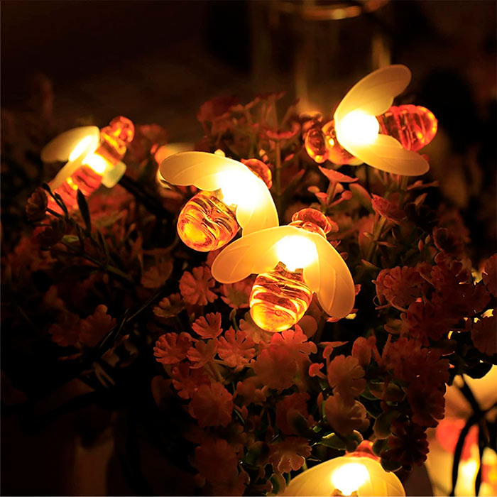 Rozkošná solárna lampa s 30 LED svetlami vo forme včiel!