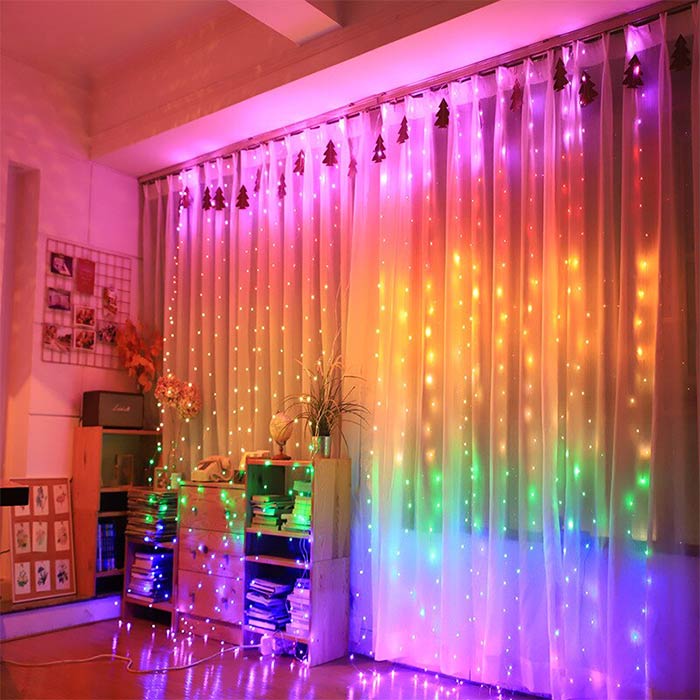 LED svetlá sú vodotesné, takže ich môžete použiť ako dekoráciu interiéru aj exteriéru.