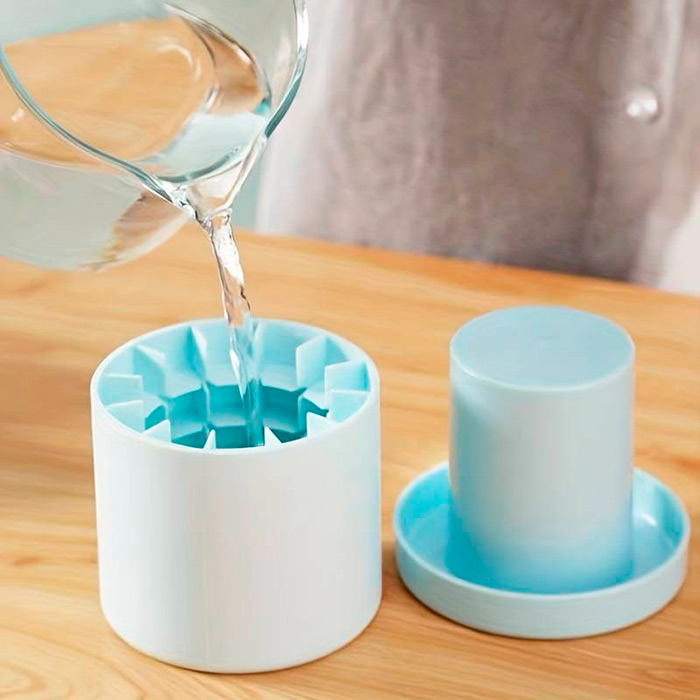Silikónová forma na ľadové kocky uľahčuje výrobu až 60 kociek.