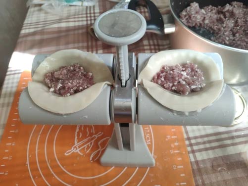 DumplingsMold, kuchynský nástroj na výrobu domácich knedlí, cestovín a raviol - Image 8