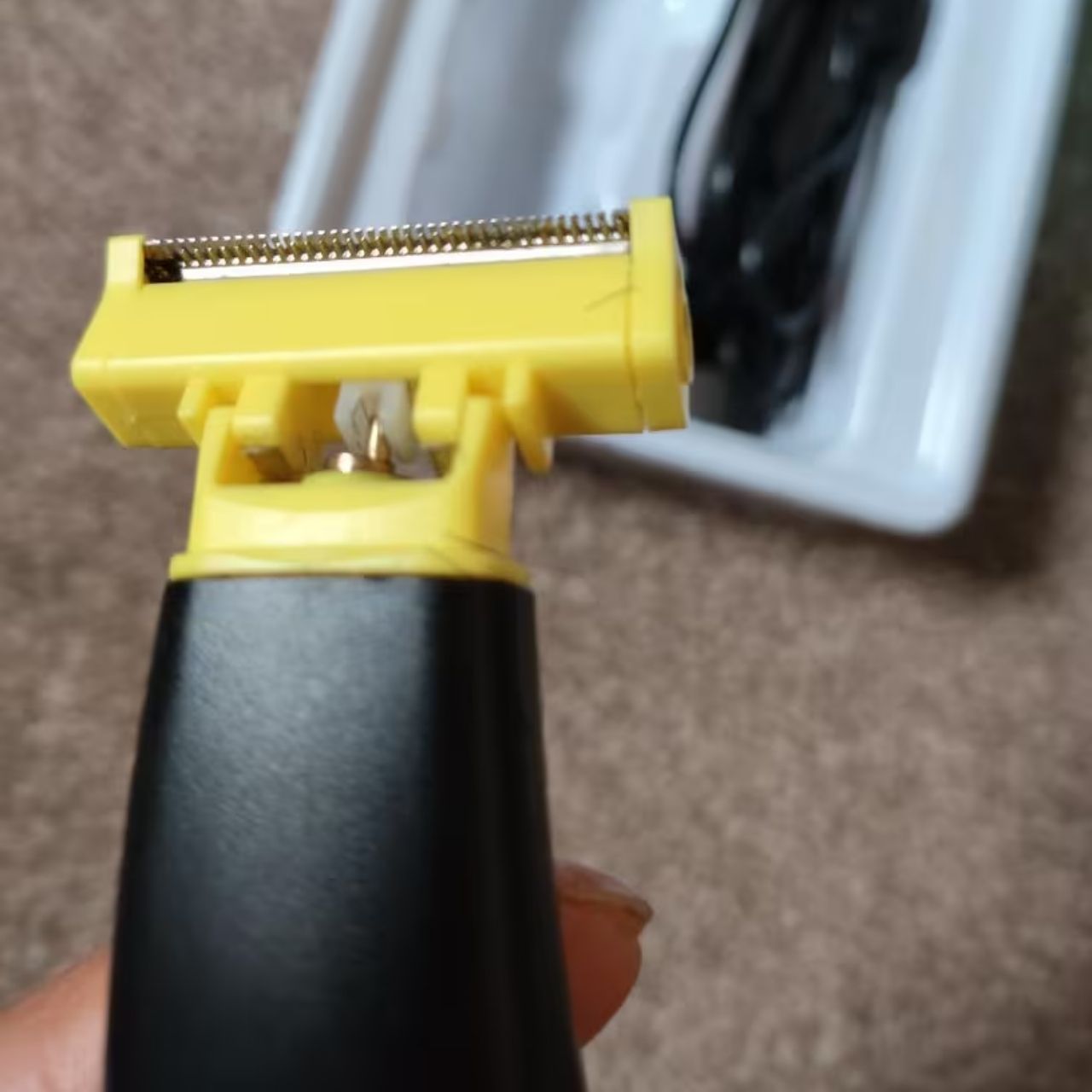 FullBodyShaver, elektrický holiaci strojček na bradu a telo - Image 9