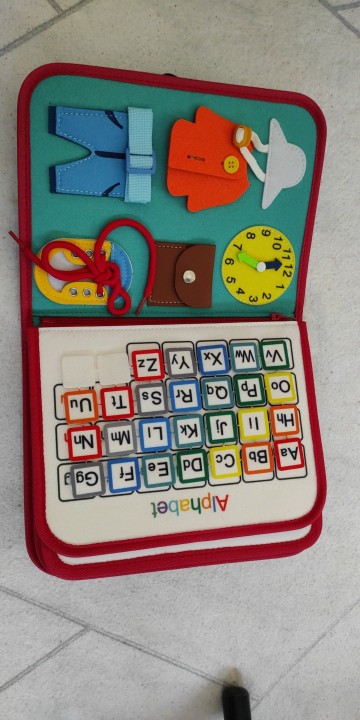 SensoryBook, didaktická hračka s 7 rôznymi aktivitami - Image 9